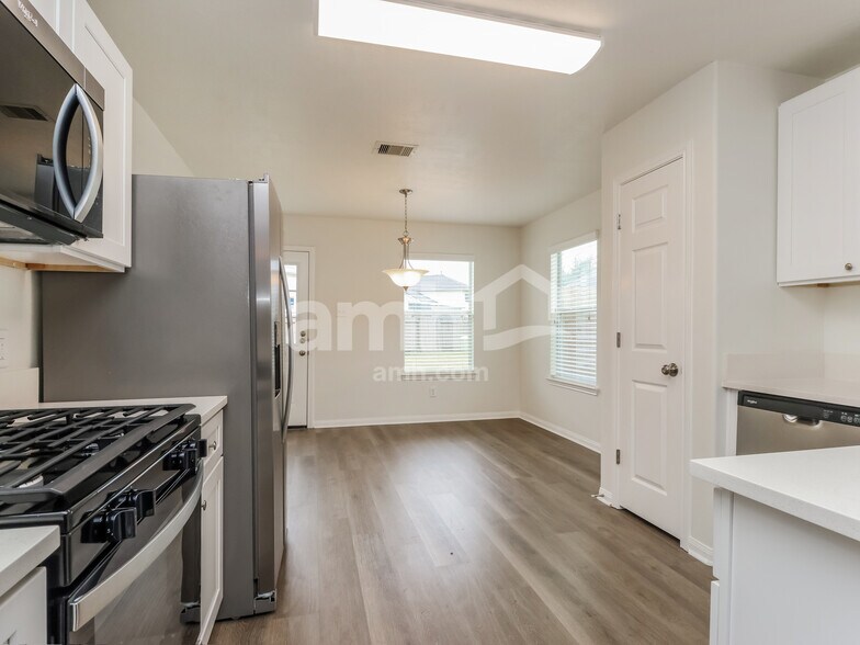 Building Photo - 910 Redcrest Springs Ct