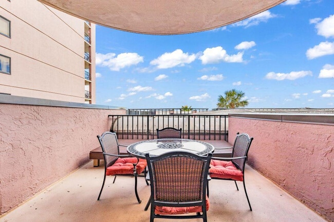 Building Photo - 2406 N Ocean Blvd