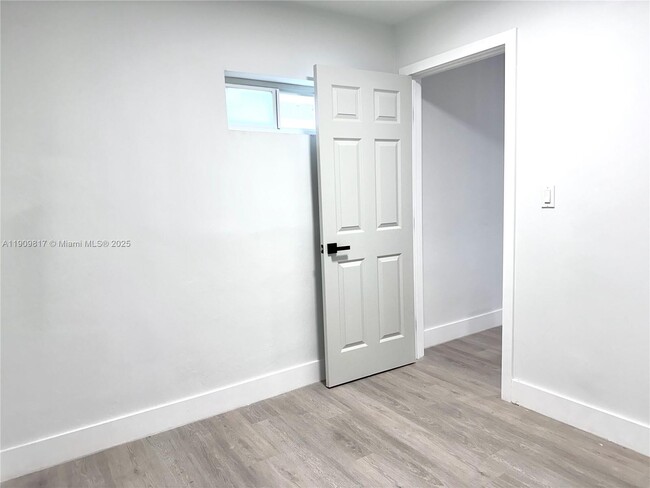 Building Photo - 2421 N 56th Terrace