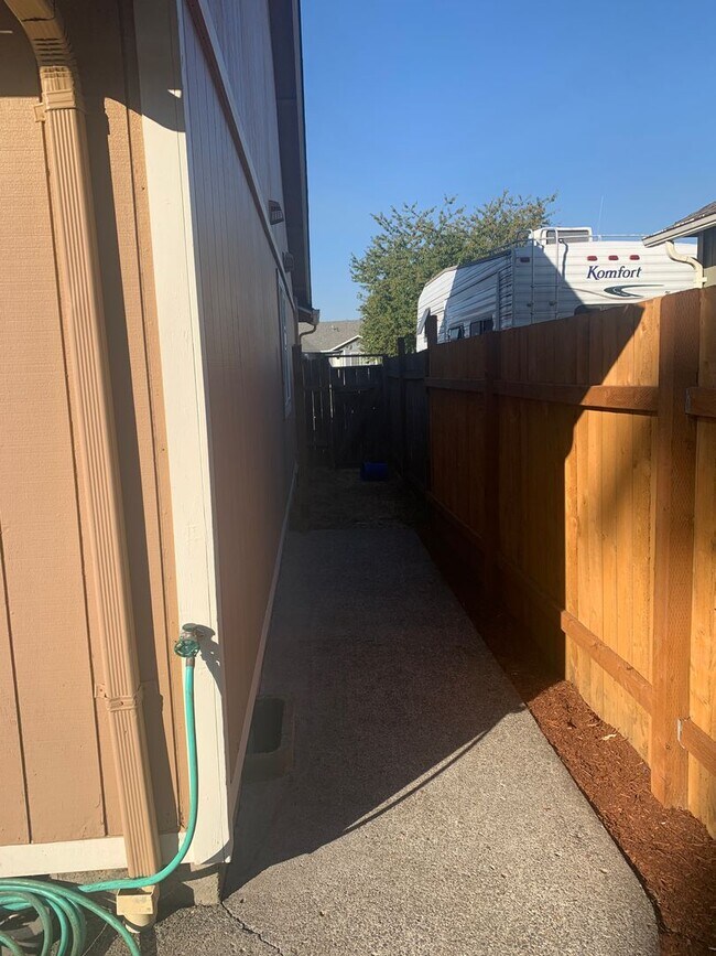 Building Photo - ***Newly Renovated Spacious and Bright 3 Bedroom Ranch Style House in North Image. All New Paint ...