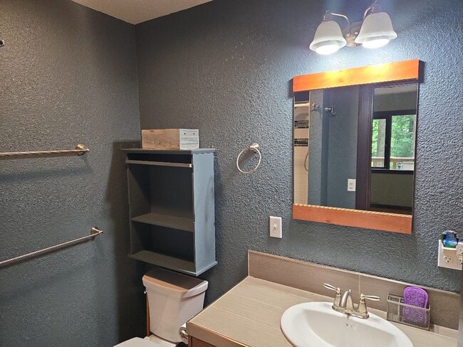 Building Photo - Pet Friendly! Redwood views! 3-bedroom hom...