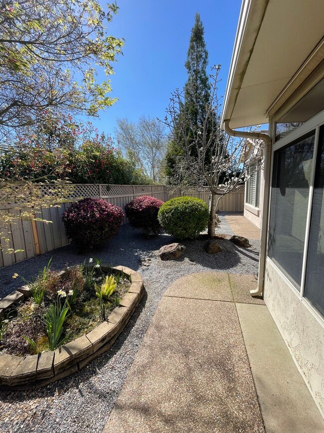 Building Photo - BEAUTIFUL DEL WEBB 55+ ADULT COMMUNITY TAH...