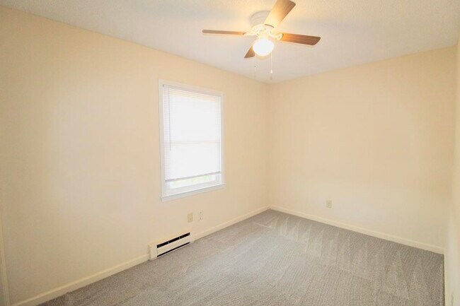 Building Photo - 405 Sherando Ct