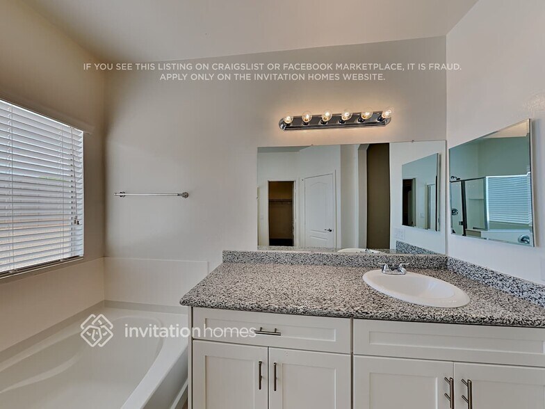 Building Photo - 14210 W Hearn Rd