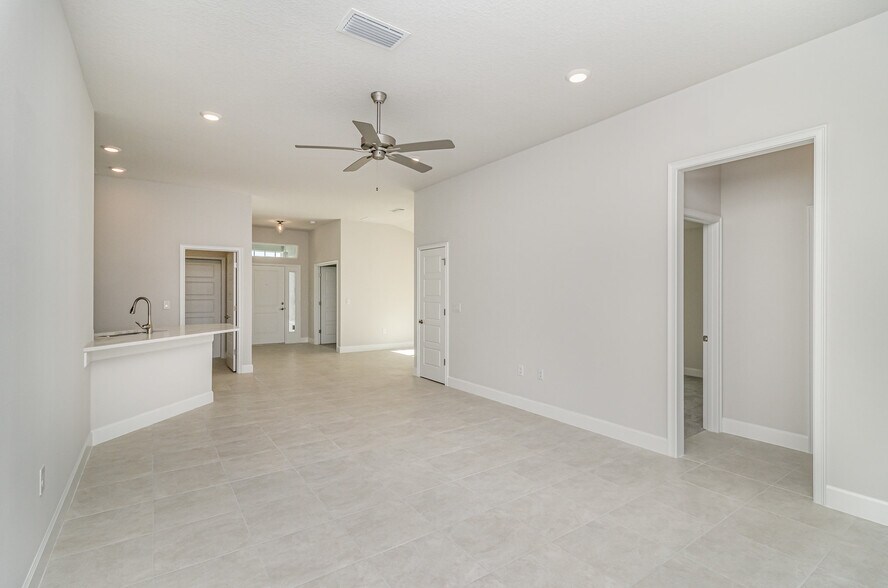 Building Photo - 2482 Carrick St NW