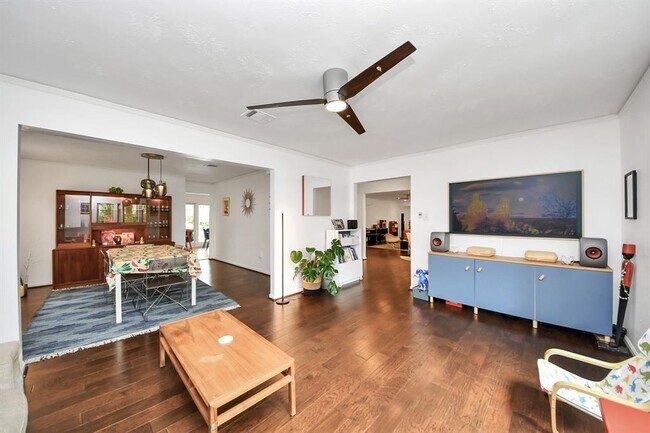 Building Photo - 403 Lakeside Estates Dr