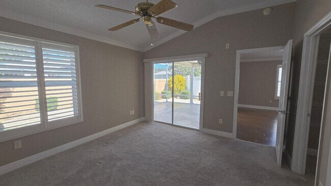 Building Photo - 2 bedroom 2 bath located in Ashleigh Villas