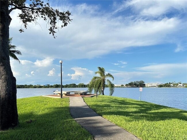 Building Photo - 15525 Miami Lakeway N