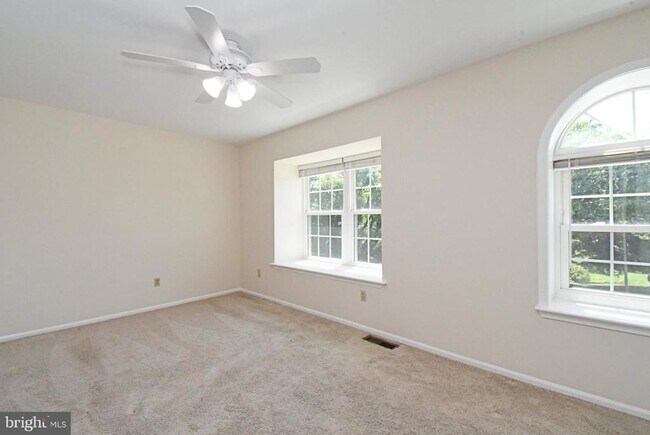 Building Photo - 2489 Hillendale Dr