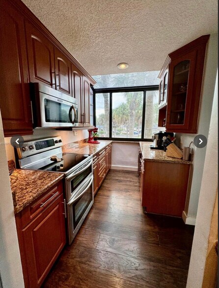 Primary Photo - 1602 NW 81st Way