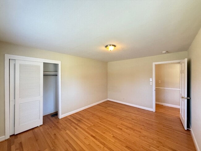 Building Photo - 831 Delmonte Dr NW