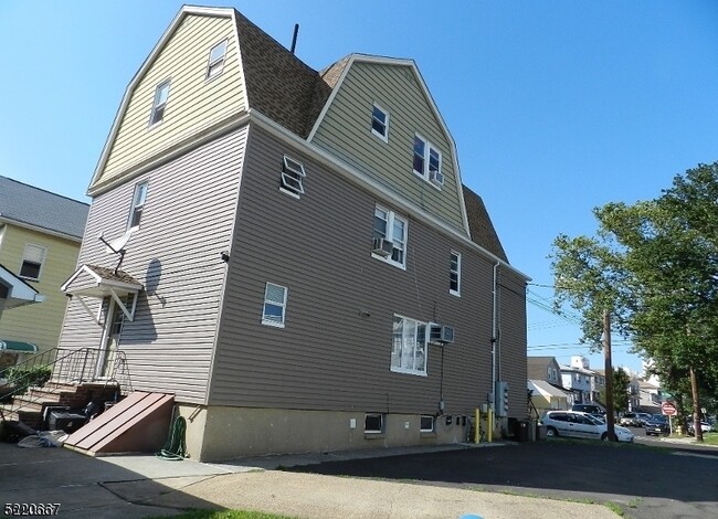Primary Photo - 216 Silver Ave