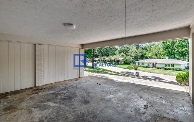 Building Photo - 4 Bed/2 Bath Home in Crossgates in Brandon