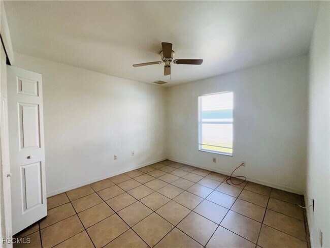 Building Photo - 3018 SE Santa Barbara Pl