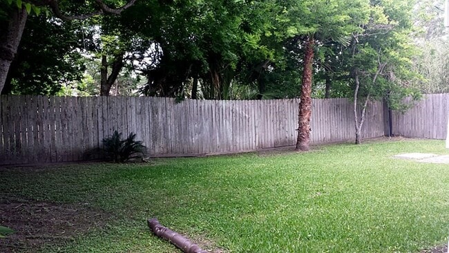 Building Photo - 19 Lyncrest Dr