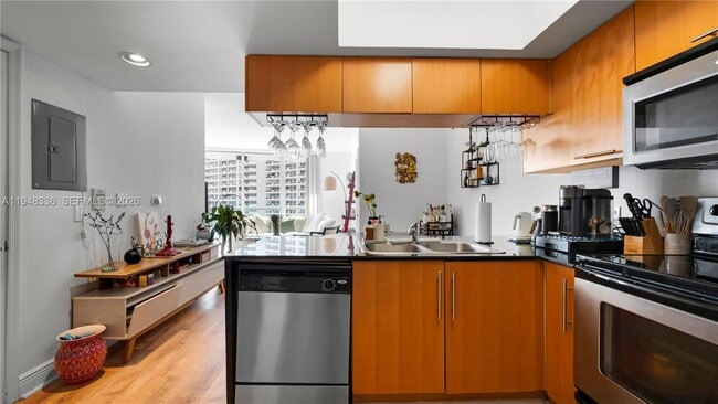 Building Photo - 1750 N Bayshore Dr