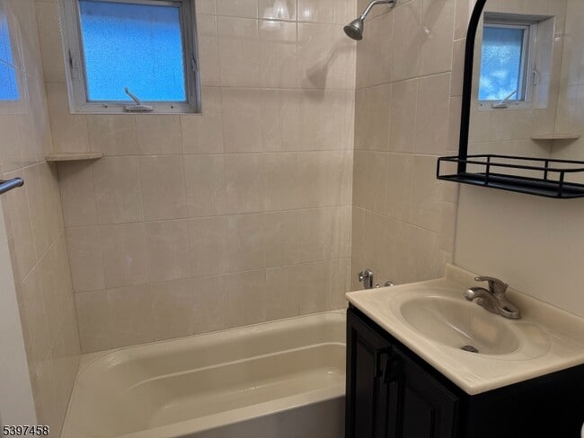 Building Photo - 511 Washington Dr