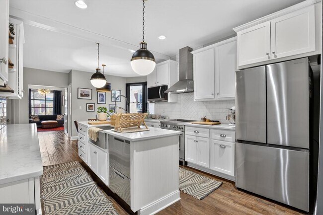 Building Photo - 4315 Lauriston St