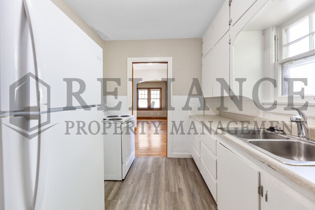 Building Photo - 440 S Osage St