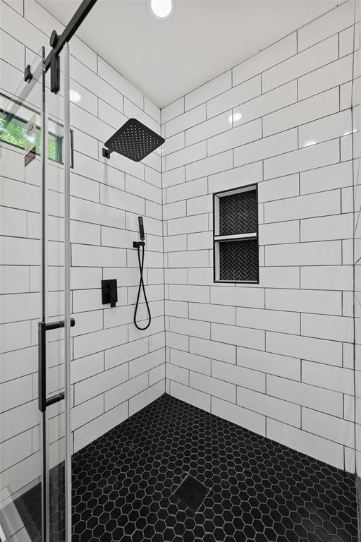 Building Photo - 914 E 50th St