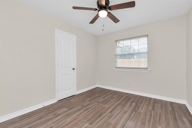 Building Photo - 1422 Hunters Park Dr