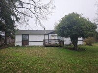 Building Photo - Charming 4Bed/2Bath Home in the Heart of Rainier! Available 6/10/26