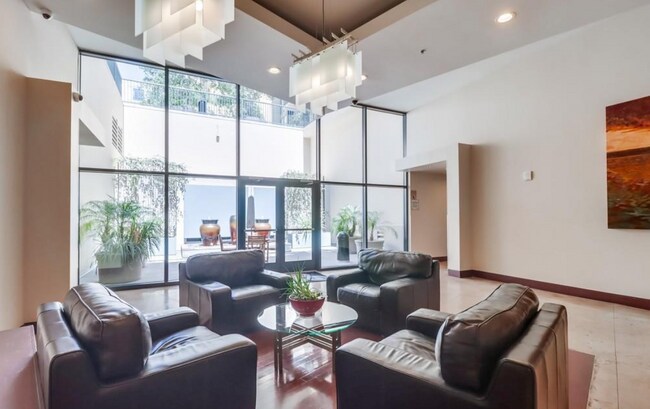 Building Photo - 530 K St