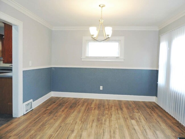 Building Photo - 3 Bed - 2 Full Bath Colonial for Rent!