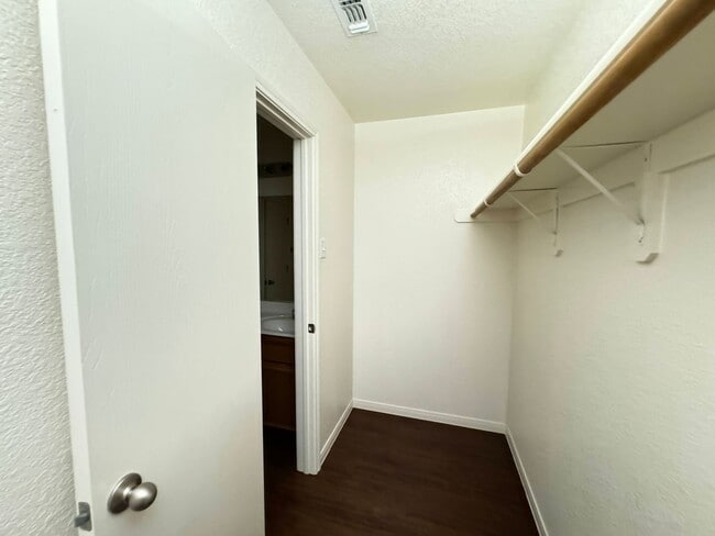 Building Photo - 4707 Waterproof Dr