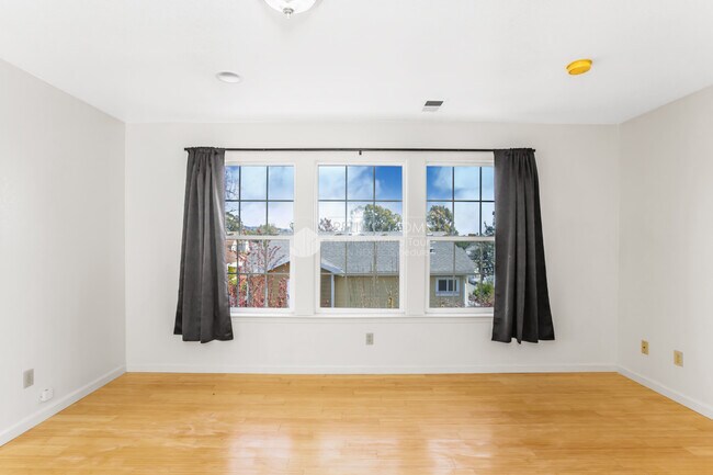 Building Photo - 3243 Davis St