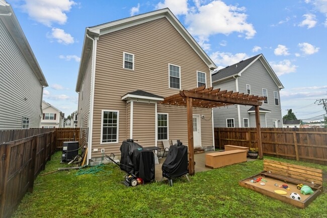 Building Photo - 824 Somb Moore Ways