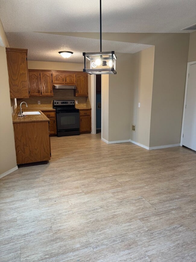 Building Photo - Lots of updates!  Southside 3 bedroom house