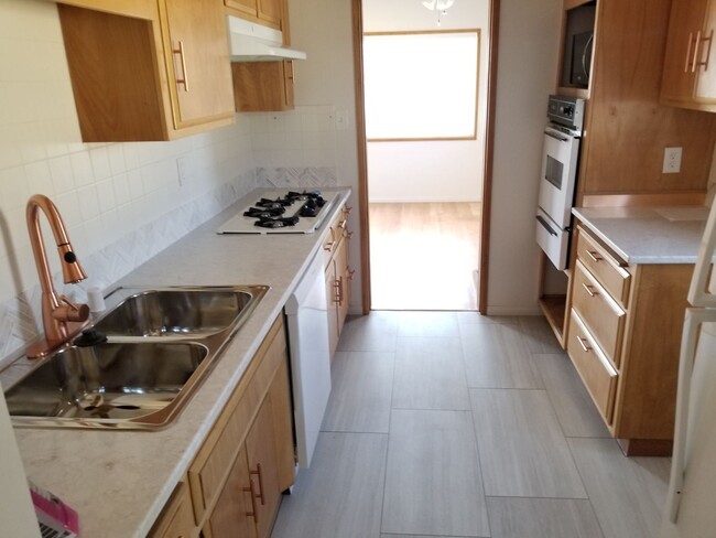 Building Photo - Beautiful Remodeled 3bd 2ba House in Wiseb...