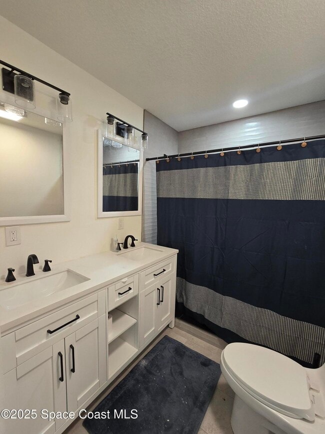 Building Photo - 2417 Colonial Dr