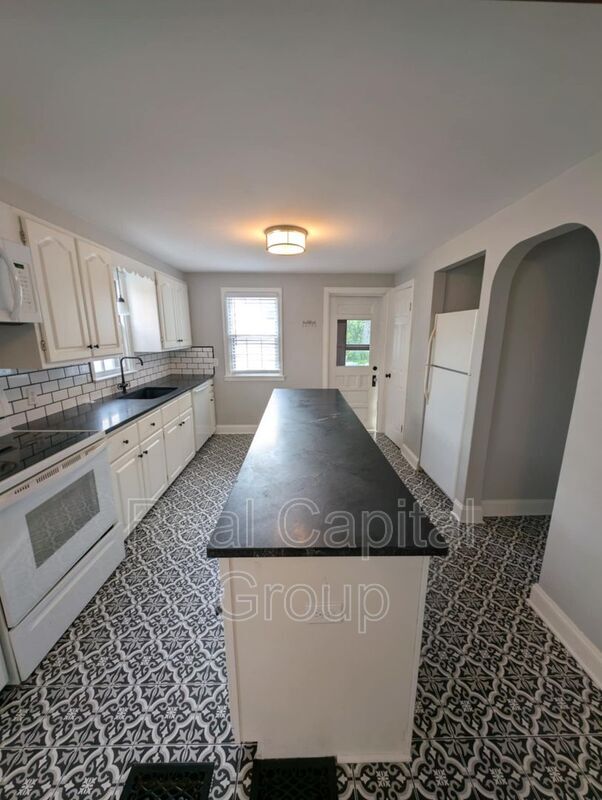 Building Photo - 226 Capen Blvd