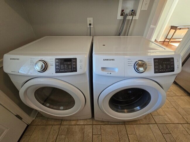 Building Photo - 8410 Holly Hill Rd