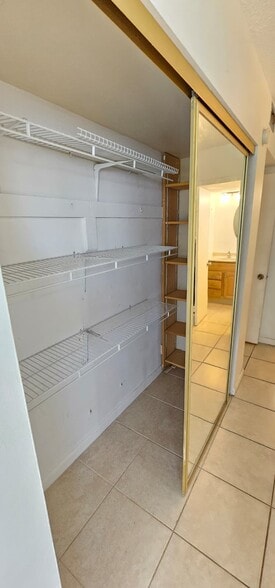 Building Photo - 1670 NE 191st St