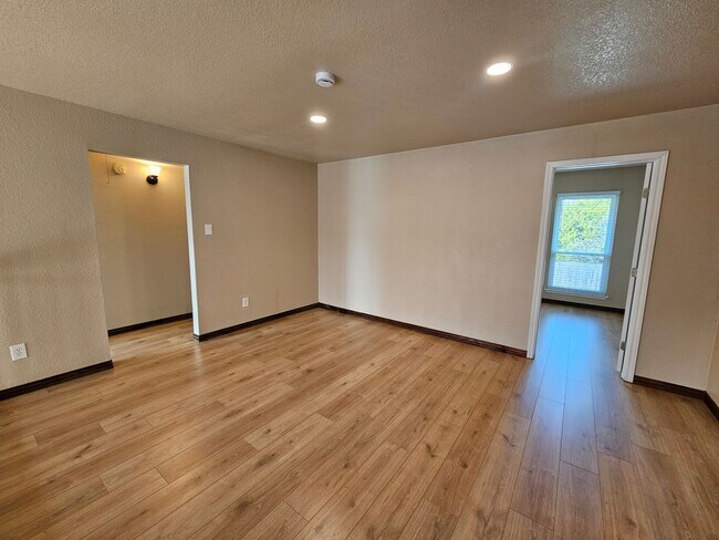 Building Photo - Spacious & Inviting 6-Bedroom Cedar Hill Home – Perfect for Your Next Move