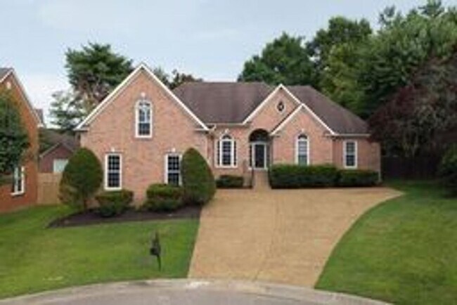Building Photo - Beautiful Brentwood Home with Inground Pool on Quiet Cul-de-Sac