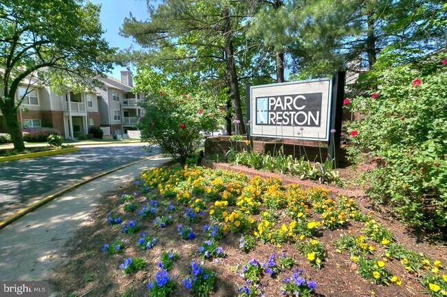Building Photo - 1702 Ascot Way