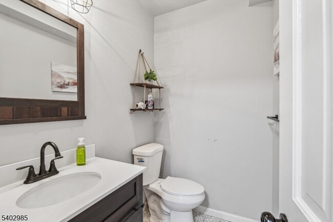 Building Photo - 4 Tow Path Cres