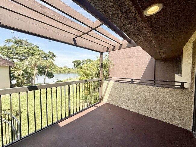 Building Photo - 785 S Village Dr