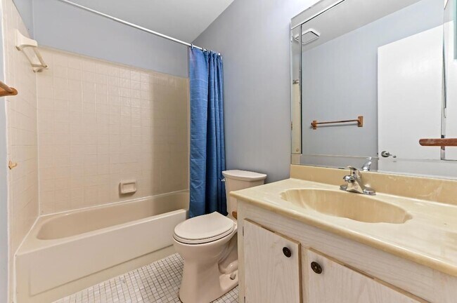 Building Photo - 81 Westecunk Dr