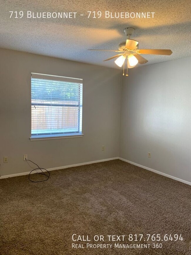 Building Photo - 719 Bluebonnet Dr
