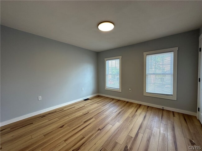 Building Photo - 128 Caroline Ave