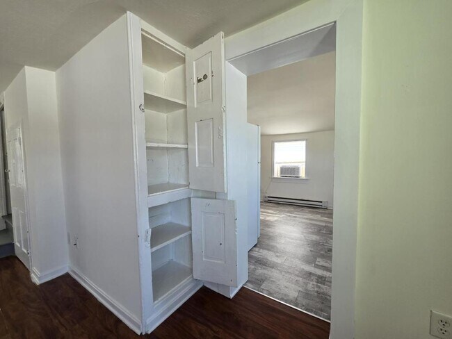 Building Photo - 76 Chestnut St