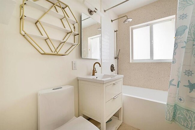 Building Photo - 2445 SE 7th St