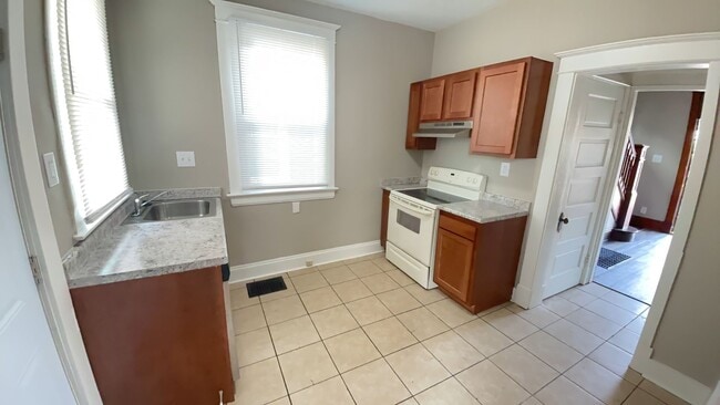 Building Photo - 669 Franklin St