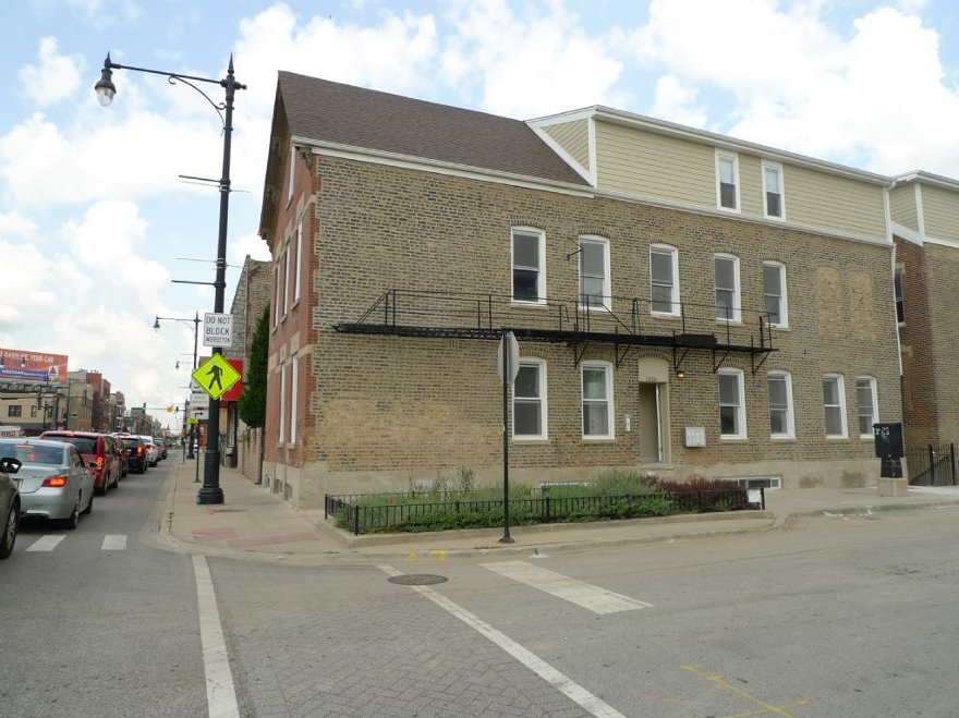 Building Photo - 1538 W North Ave