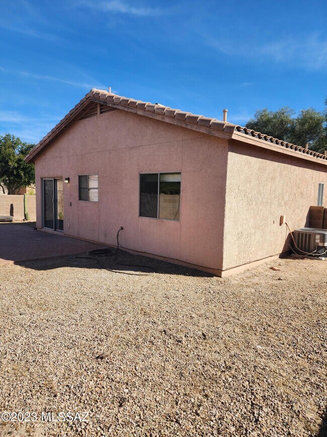 Building Photo - 5461 N Willow Thicket Way
